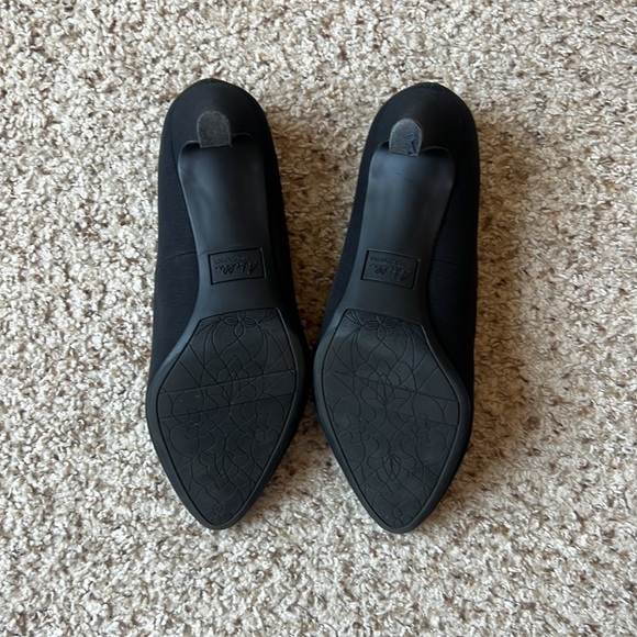 Heels - Picture 3 of 4